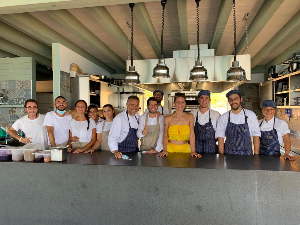 Michelle Hunziker arrivata in Sicilia con la famiglia sceglie di pranzare dallo chef Giancarlo Perbellini