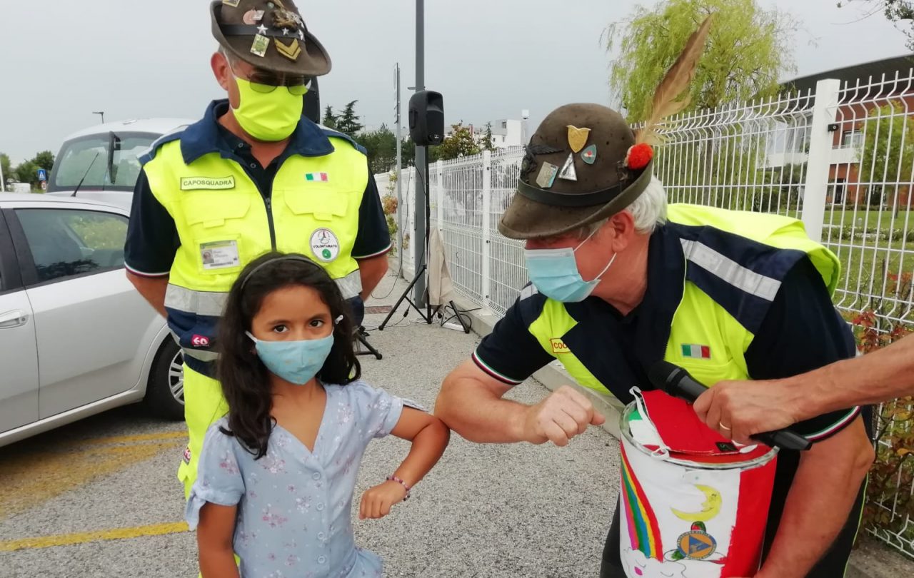 Il salvadanaio della piccola Lara è stato consegnato agli “eroi in giallo” FOTO E VIDEO
