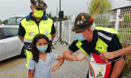 Il salvadanaio della piccola Lara è stato consegnato agli "eroi in giallo" FOTO E VIDEO