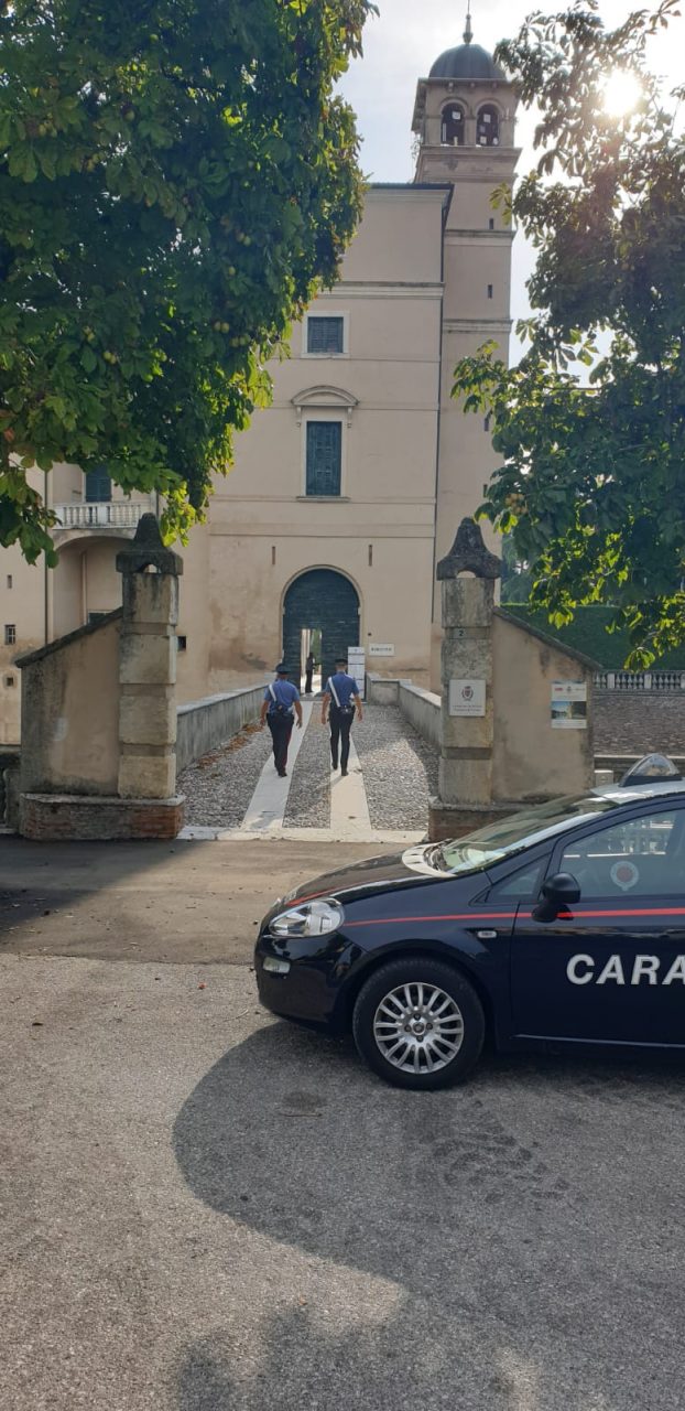 Canevaworld Lazise, fatto esplodere nella notte lo sportello bancomat fuori dal parco acquatico - FOTO