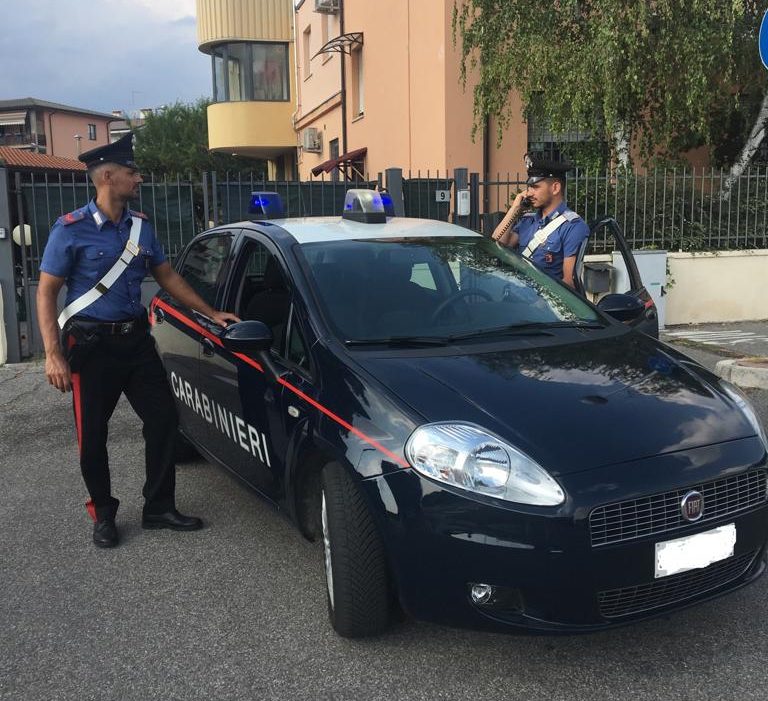 Tentata violenza sessuale: 16enne ricattata su Instagram, aiutata dai Carabinieri