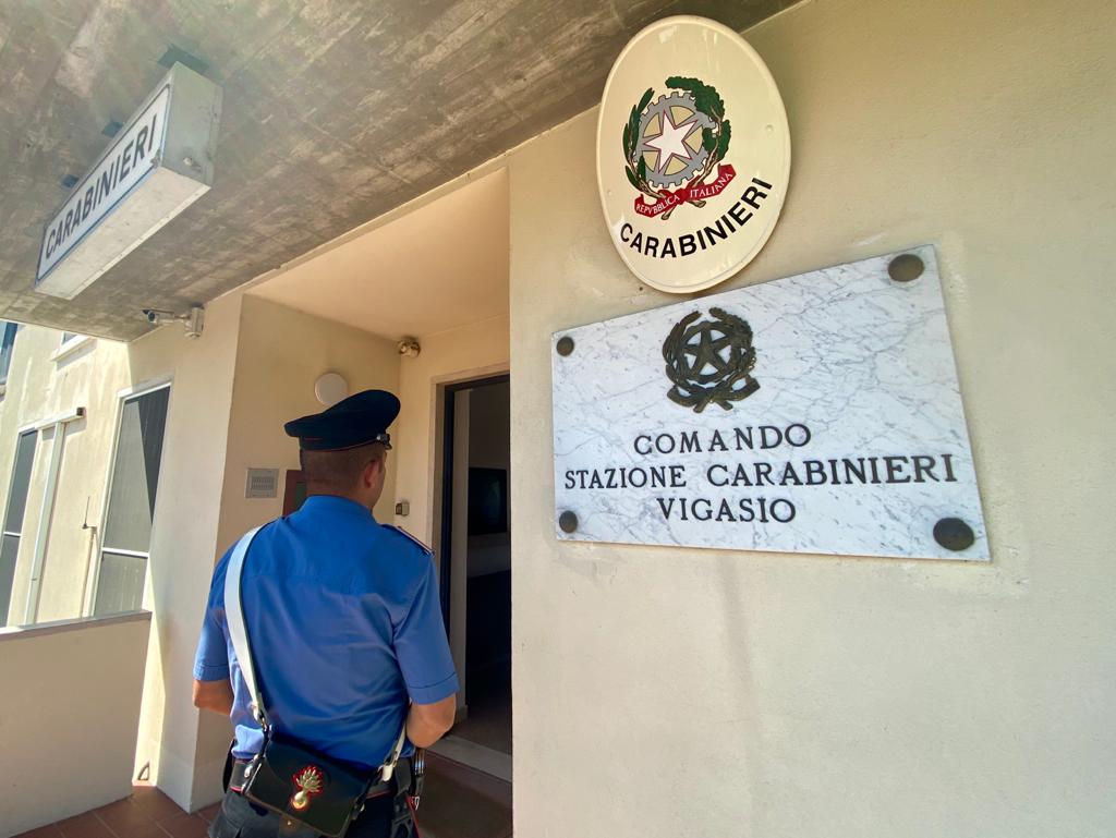 Carabiniere fuori servizio fa arrestare un giovane pusher intento a spacciare ai giardini
