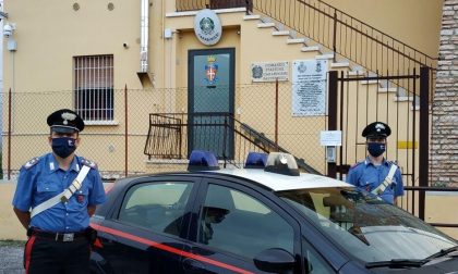 Ritardi nel pagamento della droga, diventa vittima di violenze psicologiche: fermato pusher