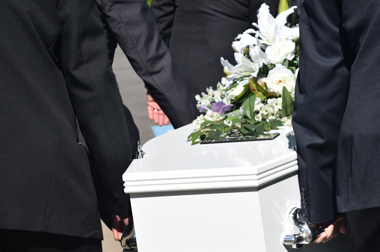 Focolaio dopo un funerale, il sindaco: “Chi c’era faccia il tampone”