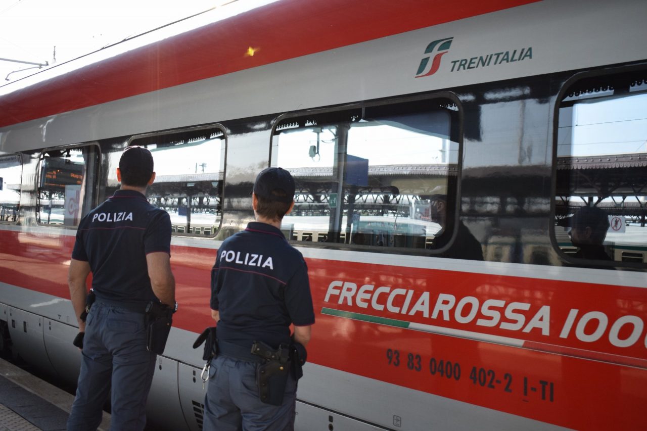 Tre ragazze sprovviste del biglietto insultano gli agenti della Polfer alla stazione di Peschiera