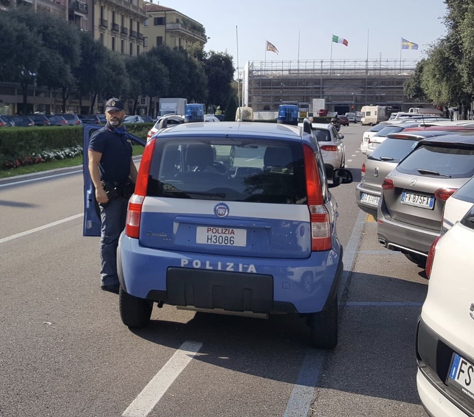 Fermato 36enne: aveva rubato delle biciclette, un portafoglio e aveva un coltello svizzero