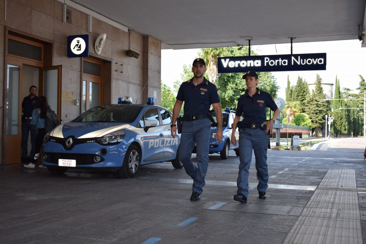 Accoltella un 20enne alla gamba e poi cerca di fuggire, 24enne arrestato