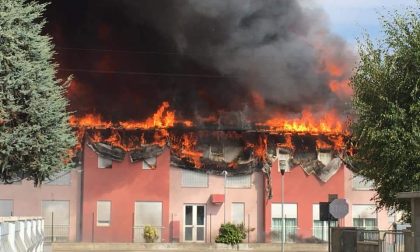 In fiamme il tetto della casa di riposo di Albaredo d'Adige: ospiti evacuati, due feriti lievi FOTO E VIDEO