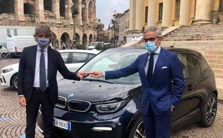 In Comune arriva la prima auto completamente elettrica, Sboarina: “Mobilità sostenibile ad impatto zero”