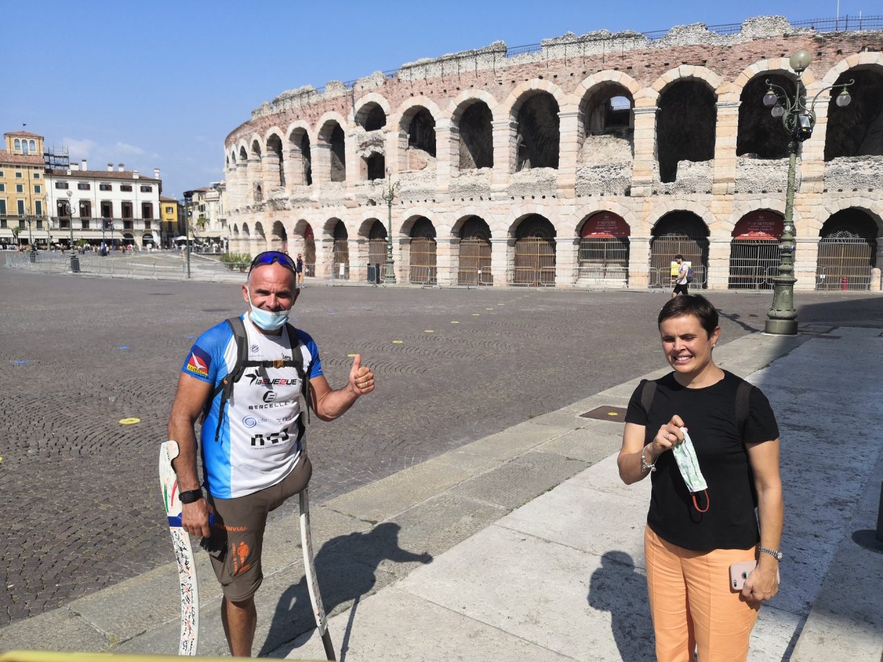 L’atleta paralimpico Andrea Devicenzi fa tappa a Verona, 900 chilometri della Via Postumia – FOTO E VIDEO