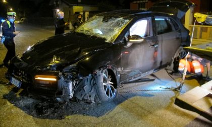 Incidente a Verona: durante il frontale, una delle due auto si ribalta, 4 feriti