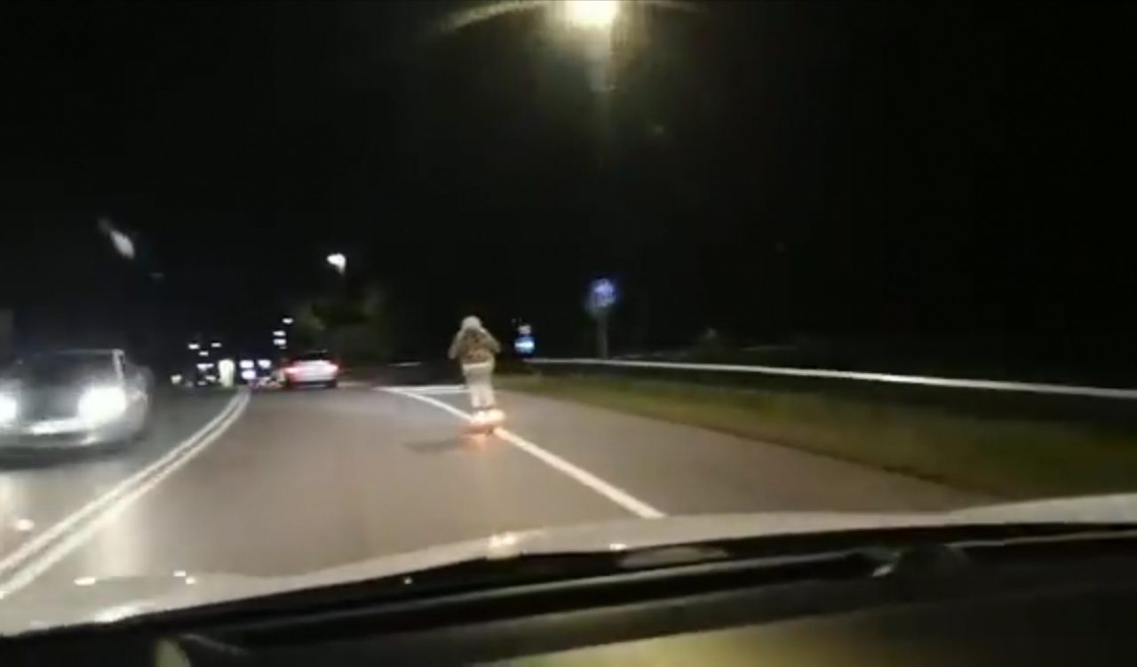 Follia a Bussolengo: in monopattino a 80 all’ora senza casco VIDEO