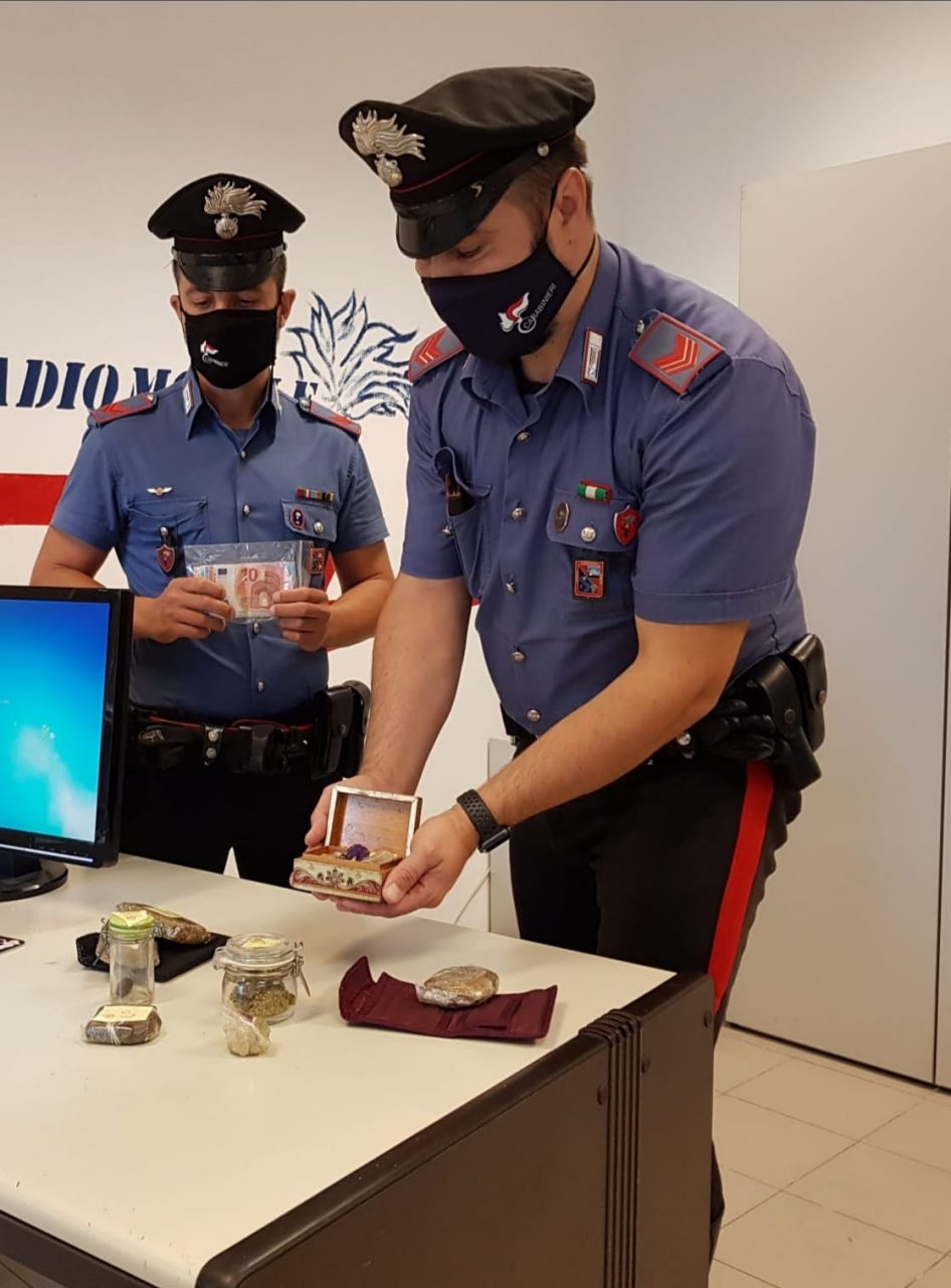 Arrestata giovane coppia di fidanzati: erano in possesso di 350 grammi di Hashish