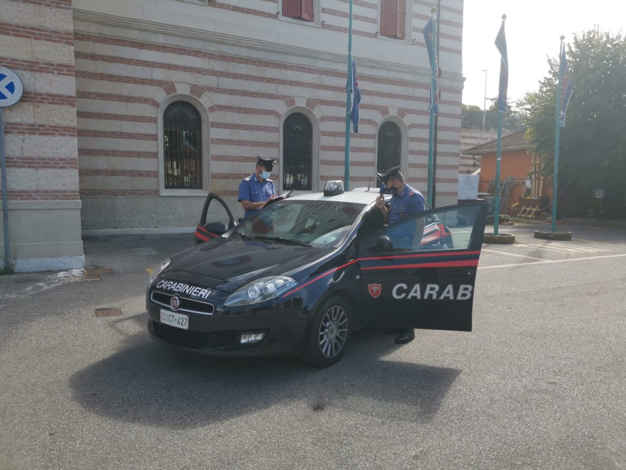 Lite alla stazione di Peschiera del Garda: 53enne dichiara false generalità agli agenti, arrestato
