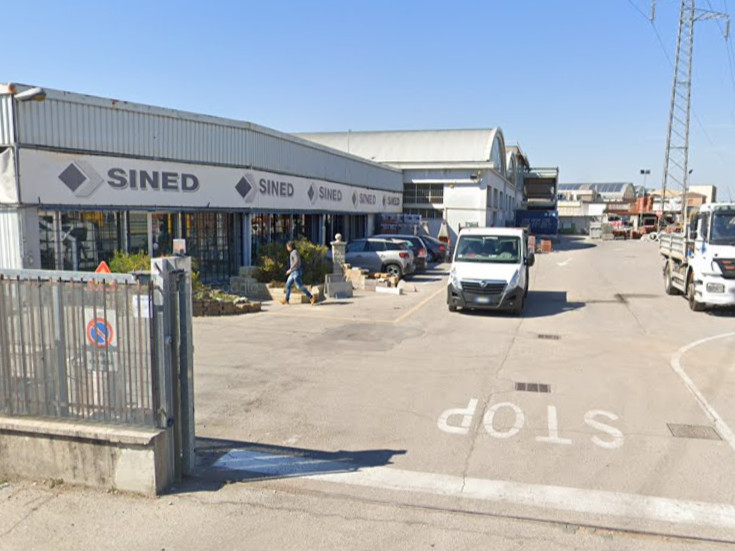 Grave infortunio alla Sined: la gamba dell’operaio viene schiacciata dal muletto, corsa all’ospedale