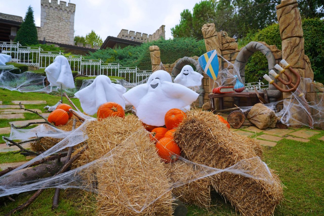 Torna Gardaland Magic Halloween: tra i visitatori del primo “Venerdì da Paura”, i PanPers
