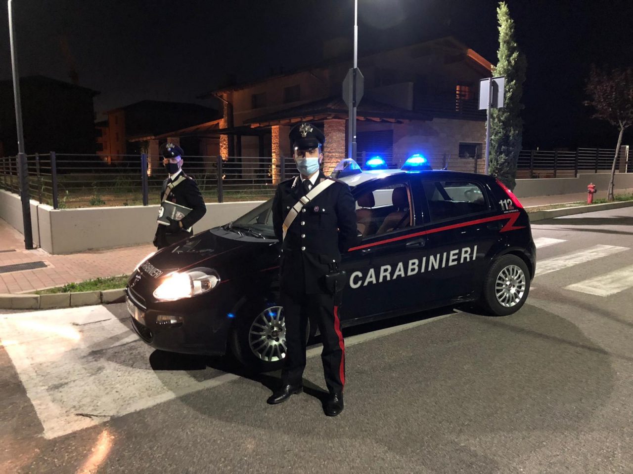 Sfregia un 43enne con un coltello durante una lite violenta, arrestato un 50enne