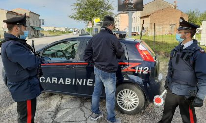 Beve una piccola quantità di disotturante per scarichi per sfuggire all'alcoltest, patente ritirata