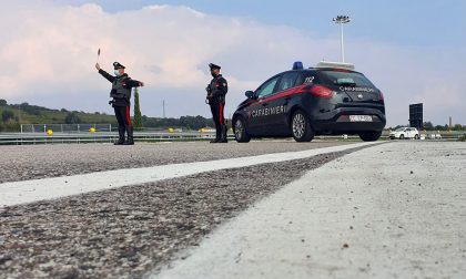 Ubriaco in centro a San Bonifacio si avvicina a un uomo, gli ruba gli occhiali e poi scappa