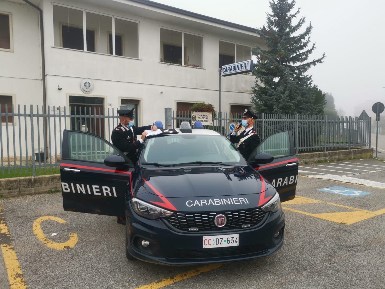 Picchiato al volto nel tentativo di fermare il ladro che gli aveva rubato la bici