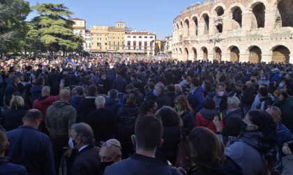 Protesta Dpcm Verona, ristoratori e baristi in Piazza Bra: "Vogliamo lavorare!" - VIDEO e GALLERY