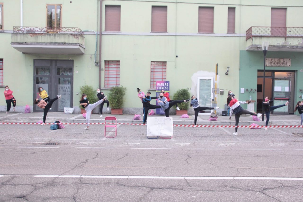 La danza a Bovolone non si ferma: il parcheggio si trasforma in palestra – GALLERY