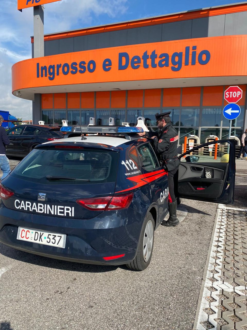 Ruba materiale idraulico al Bricoman: arrestato 50enne con precedenti per furto