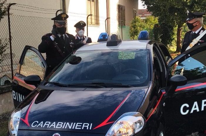 24enne sorpreso a Tombazosana nel cortile di un’abitazione con la refurtiva in mano, arrestato