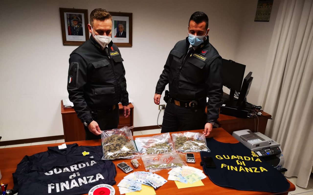 Viaggia con l’auto di lusso comprata grazie ai proventi dello spaccio, arrestato a Nogara