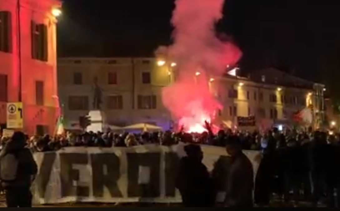 Esercenti scendono in piazza a Verona contro il Dpcm, un unico grido: “Libertà!” FOTO E VIDEO