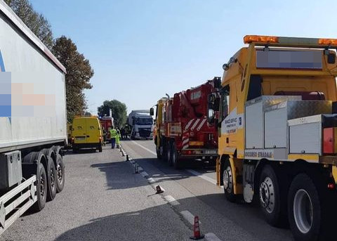 Traffico in tilt sulla 434: tamponamento tra due mezzi pesanti a San Pietro di Legnago