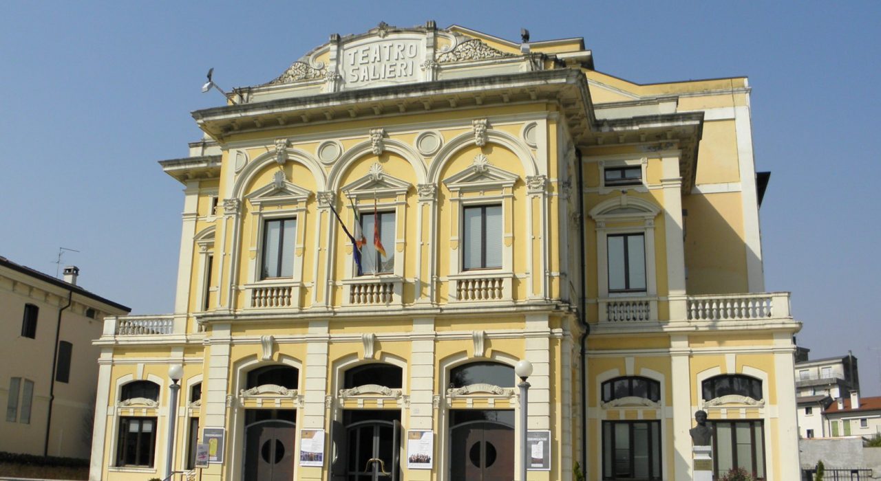 Il teatro Salieri sospende l’attività ma rimane operativo