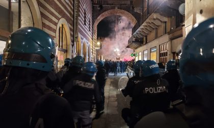 Sindacato di Polizia: "Un attacco violento ieri a Verona con lancio di tavoli, sedie e bottiglie"