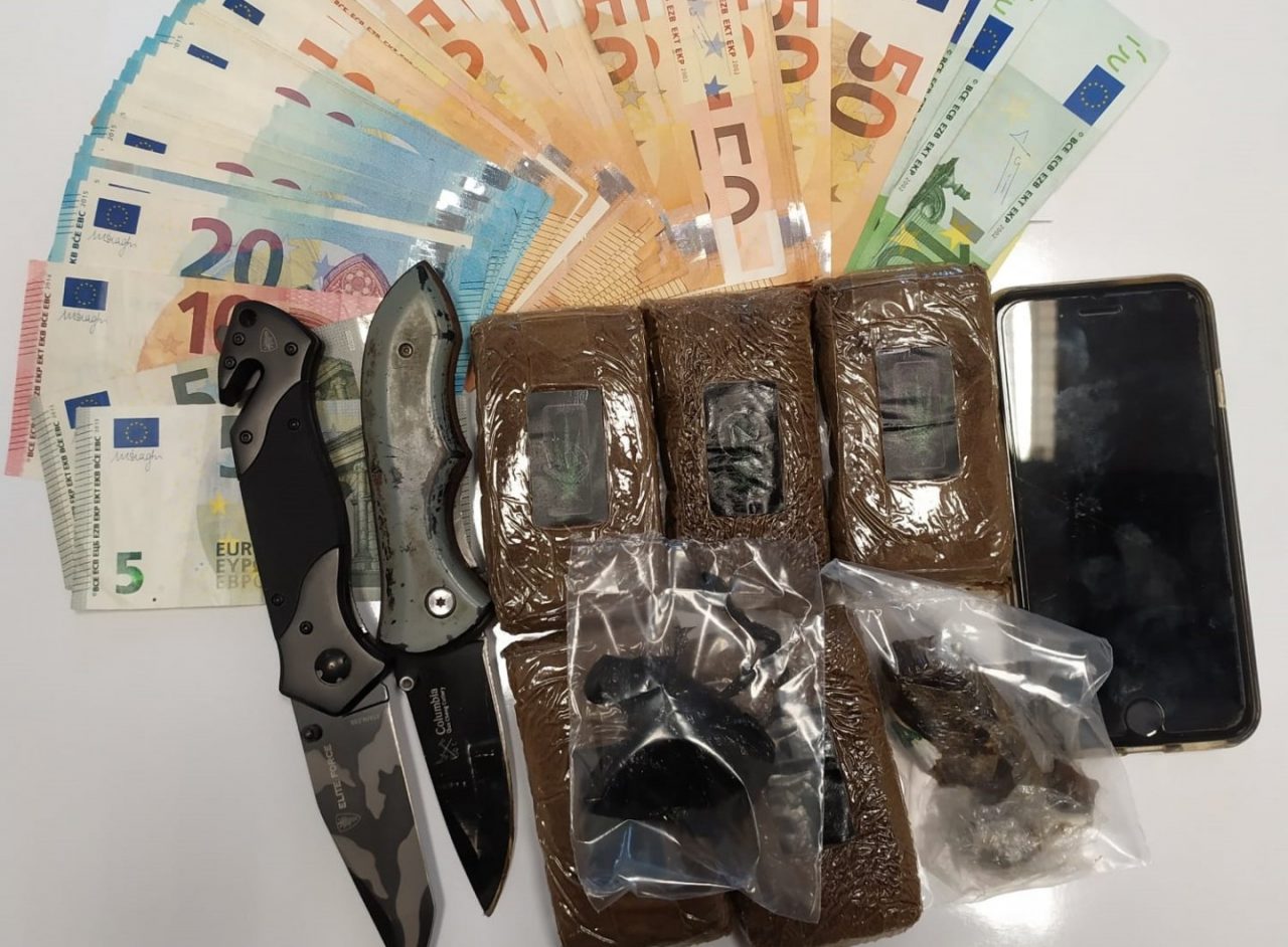 Tenta di superare il controllo in stazione a Peschiera del Garda, aveva mezzo chilo di hashish