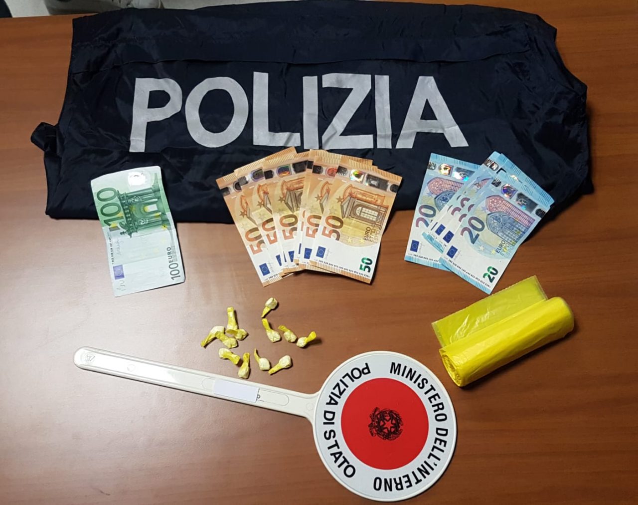Vendeva cocaina comodamente da casa, arrestato 43enne