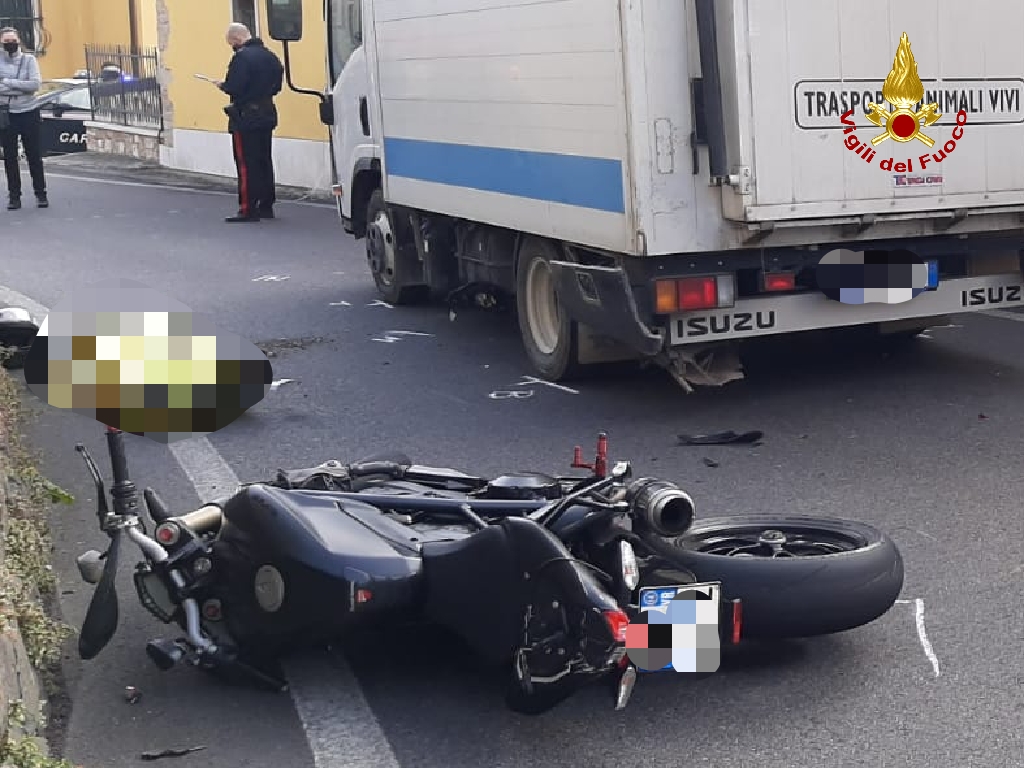 Tragedia a Vestenanova: frontale tra autocarro e moto, deceduto un 50enne