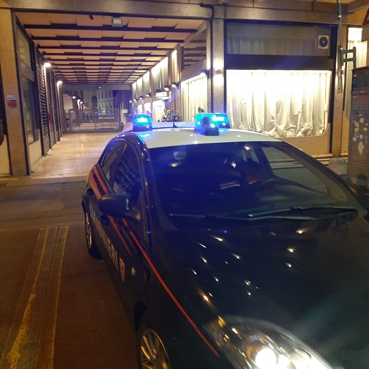 Dà ai Carabinieri il domicilio sbagliato ma viene scoperto: nella casa un bazar della droga