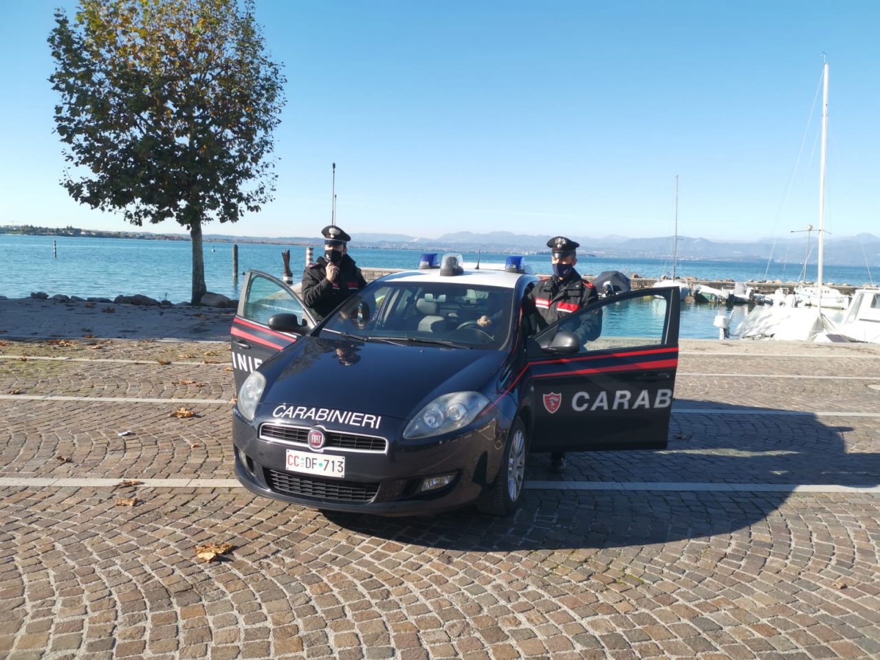 Lasciata dal fidanzato tenta il suicidio col gas di scarico dell’auto, salvata dai Carabinieri