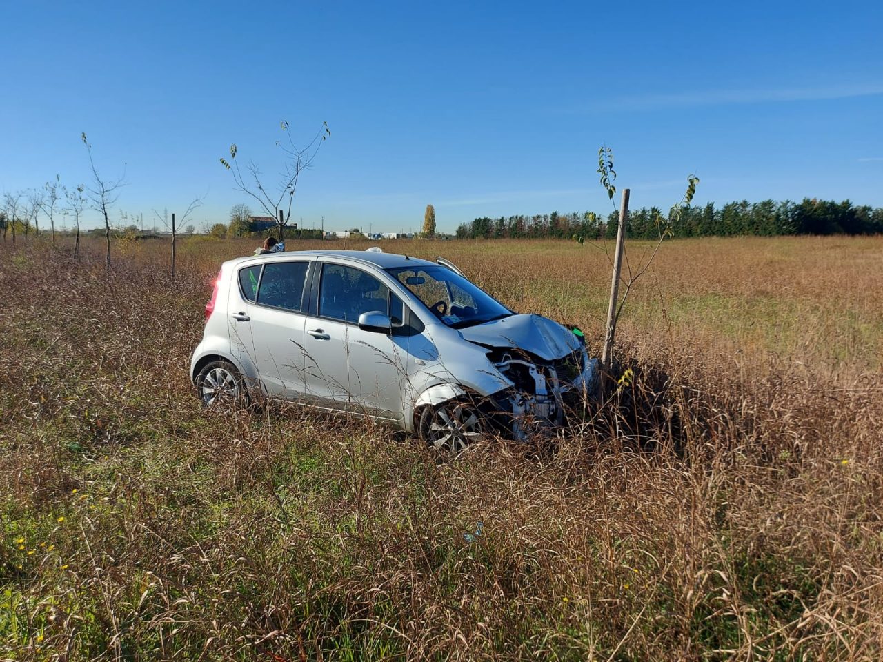 Tragedia a Verona: ha un malore alla guida e abbatte un palo, morto un 76enne