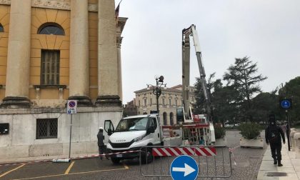 Prosegue la messa in sicurezza del tetto di Palazzo Barbieri danneggiato dal nubifragio