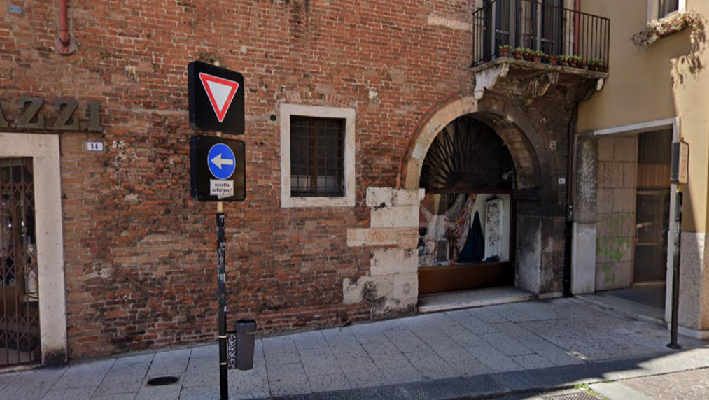 Paura a Verona: operai tornano per riscuotere il credito ma vengono minacciati con una pistola