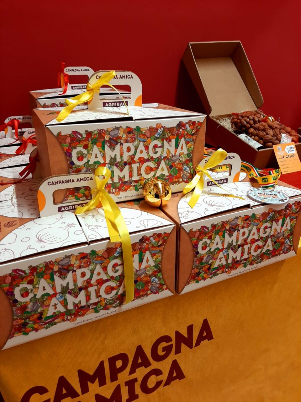 Strenne di Natale, shopping a km zero e “spesa sospesa” nel mercato Campagna Amica a Borgo Roma