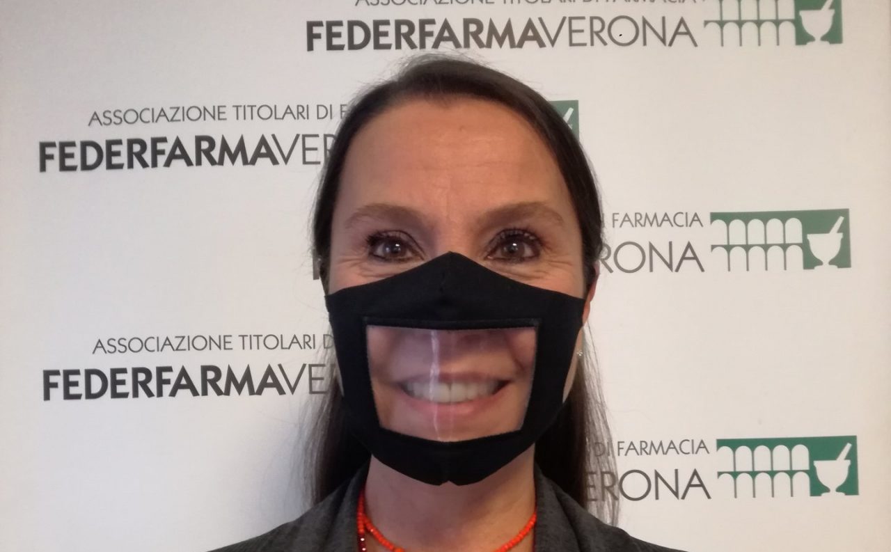 In farmacia il dialogo sarà possibile con le mascherine per le persone sorde