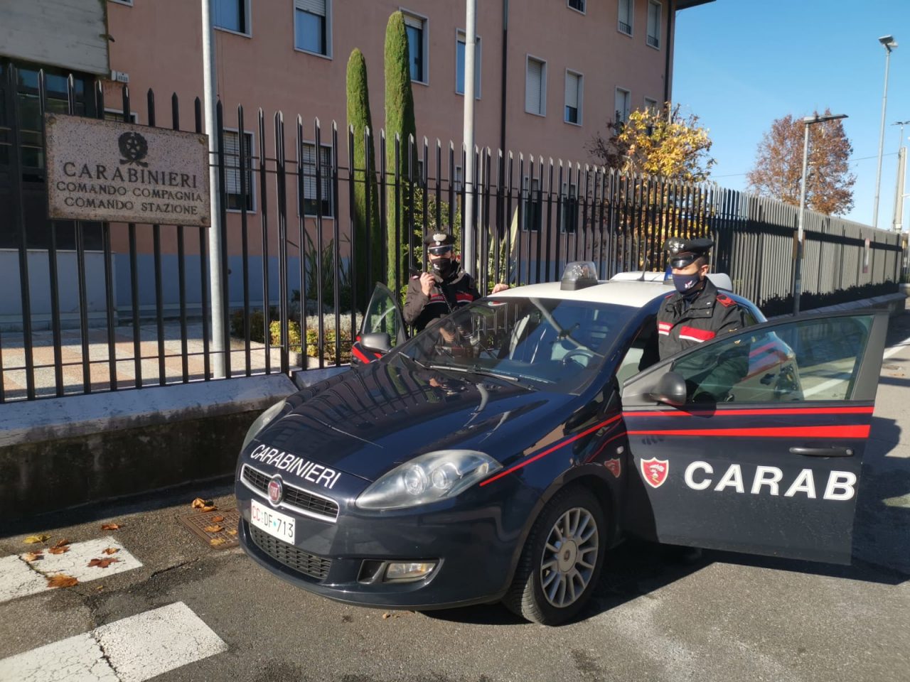 Tenta la fuga dopo aver rubato scarpe ed indumenti a Castelnuovo del Garda