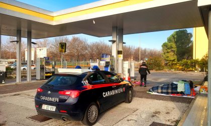 Si rifugia in un distributore ma i Carabinieri lo scoprono: 27enne arrestato