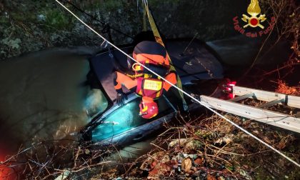 Badia Calavena, auto cade nel torrente: vivo per miracolo il conducente - VIDEO