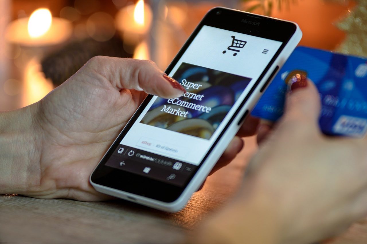 Quasi 600 negozi in meno in dodici anni: il boom degli acquisti online minaccia il commercio a Verona