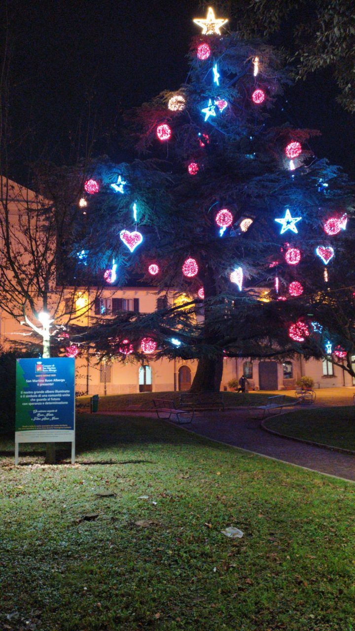 Acceso l’albero di Natale a San Martino Buon Albergo, simbolo di una comunità unita