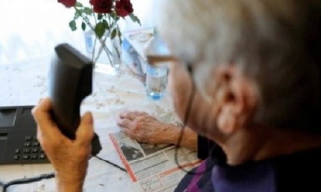 “C’è una fuga di gas, serve il nostro apparecchio”, ma è tutta una truffa per ripulire il conto degli anziani