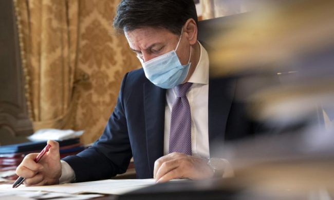 Decreto ponte: il calendario dei divieti fino al 15 gennaio, weekend arancione